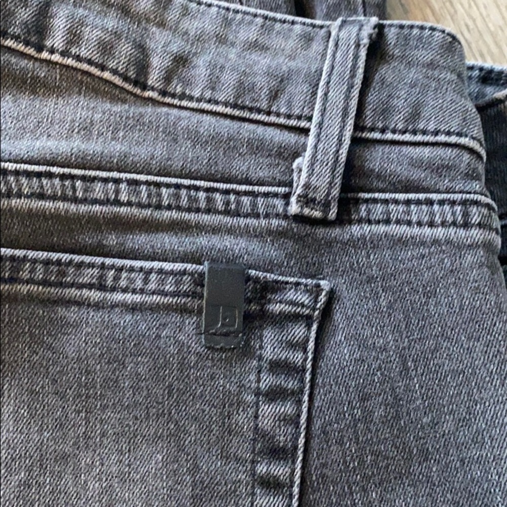 Joe’s Jeans size 26 skinny fit